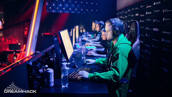 Coaching drama: cancelled scrims and alleged complaints against casters