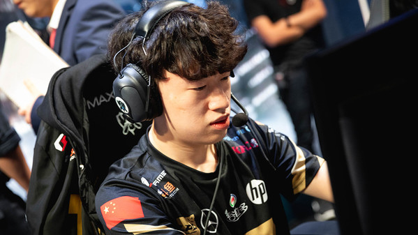 RNG-Veteran Xiaohu wieder Mid-Laner - Karsa verlässt Top Esports