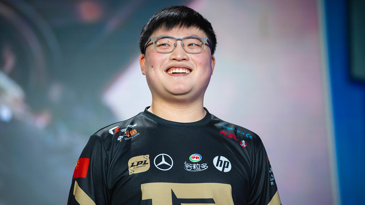 Uzi kehrt zurück: ADC-Legende feiert Comeback als Profi