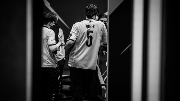 Löwen ohne Zähne: Der Absturz der MAD Lions