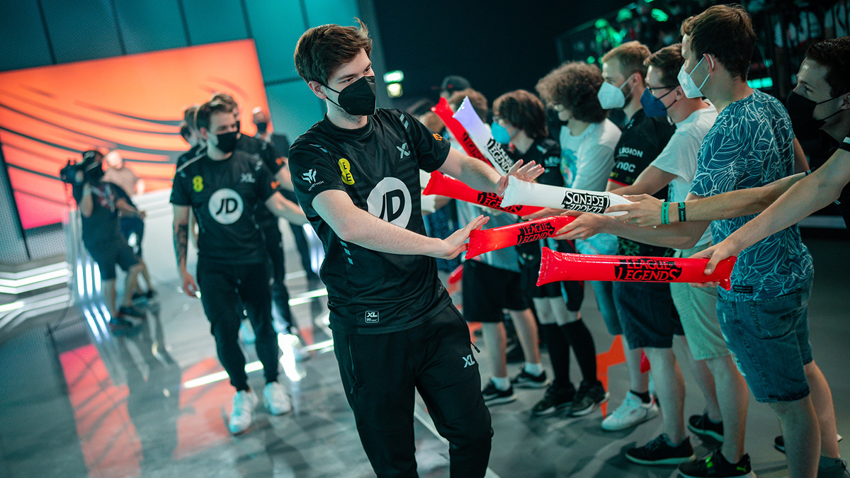 Excel überrennt MAD Lions und teilt sich Platz eins mit G2