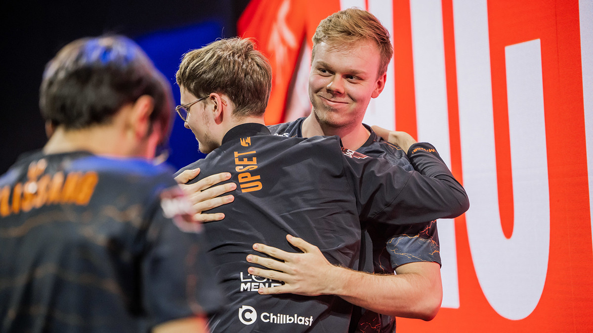 Fnatic schockt T1 und ist alleiniger Tabellenführer