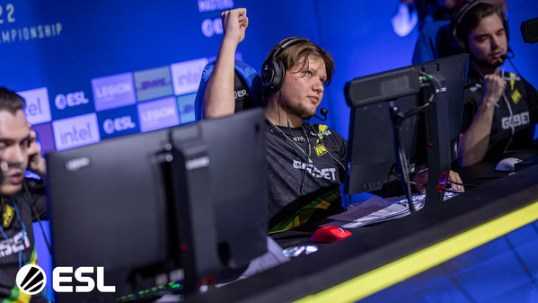 NAVI schlachtet Bad News Eagles - Outsiders erreichen Playoffs