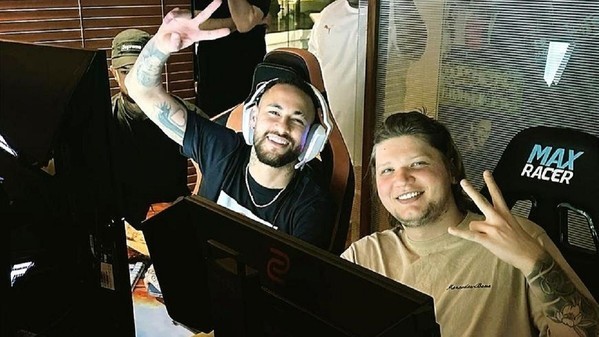 Neymar und s1mple zocken CS:GO während IEM Rio 2023