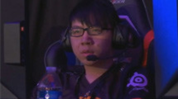 "That was INSANE!" Fnatic pull off mind-blowing comeback to eliminate Mouz