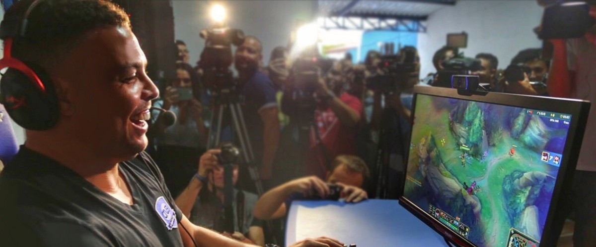 Zweifacher Weltmeister Ronaldo bei MSI-Siegerehrung