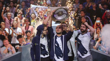 KuroKy lifts the Aegis! Team Liquid are the TI7 Champions!!!