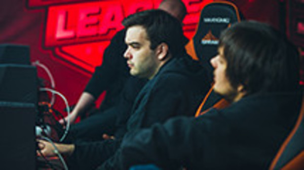 syndereN transforms MidOrFeed into "my gurl alicia"