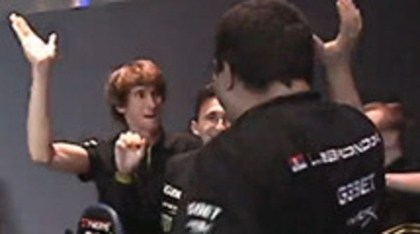 "ARE YOU SERIOUS?!" 30k networth down Na'Vi base race to victory