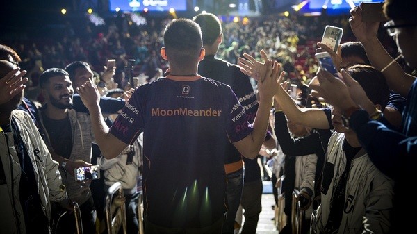 Aui_2000, Moonmeander and co. go their seperate ways