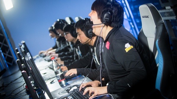 joinDOTA Time Walk — when ChuaN and Co. destroyed Team DK in a bo7