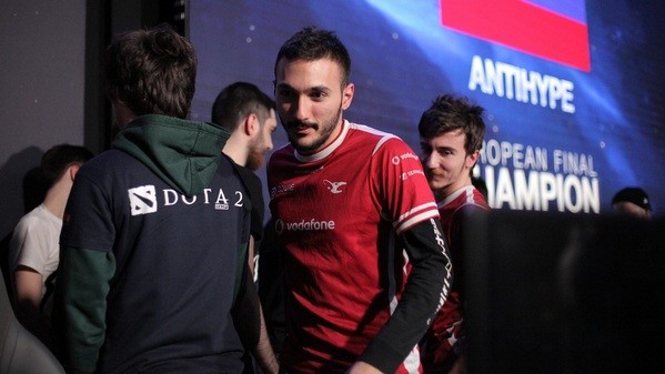 Clutch Gamers or Execration — who will make it into the Grand Finals?