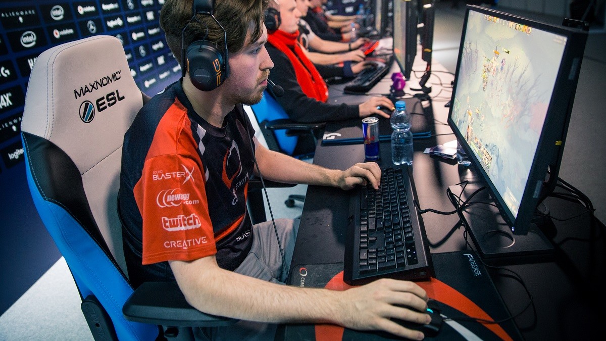compLexity left with two players - which options do they have?
