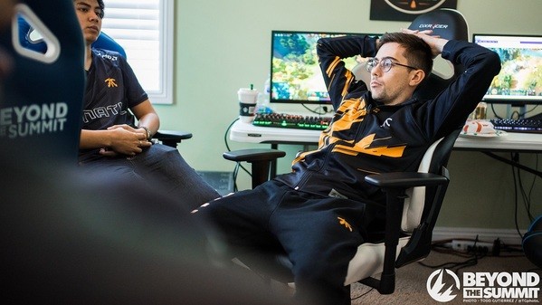 8 top players without a team for the DPC