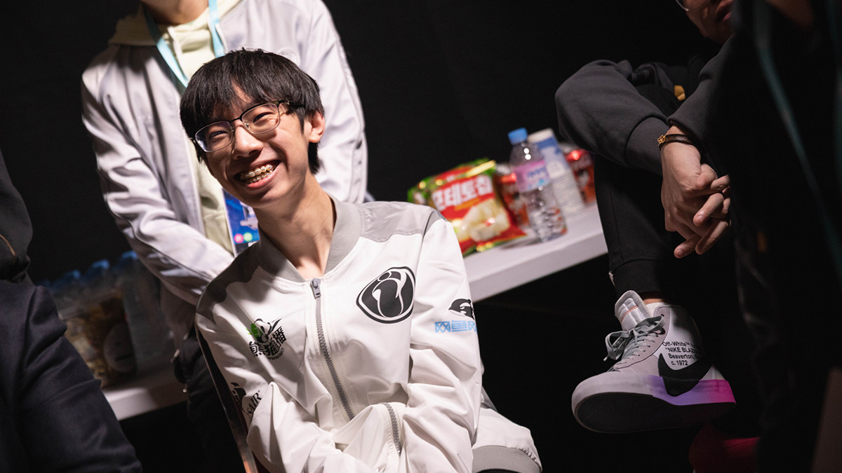 Neuer World Champion will 8888 Bäume spenden