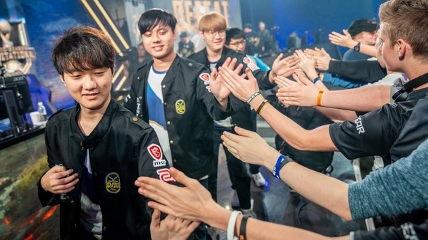 Flash Wolves-Stars vor dem Absprung