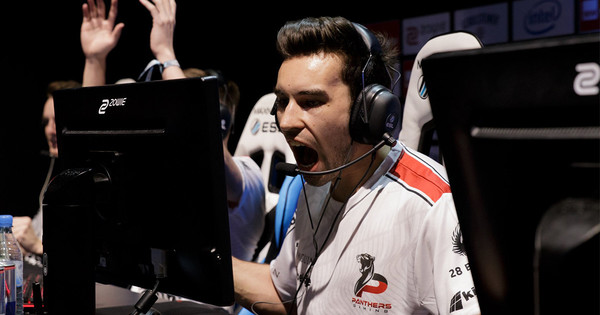 DuDe - Marathonläufer und Counter-Strike-Profi