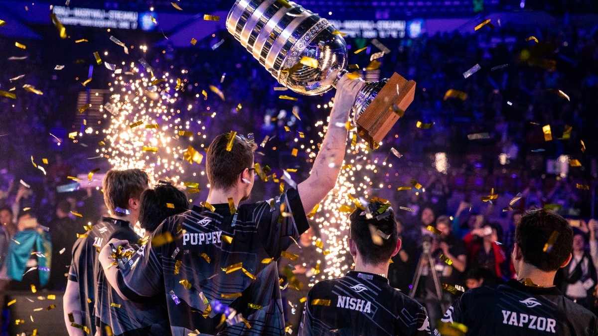 Esl one birmingham 2024 playoffs. Кубок ESL. Нави с Кубком. Кубок ESL one Cologne. ESL Katowice g2.