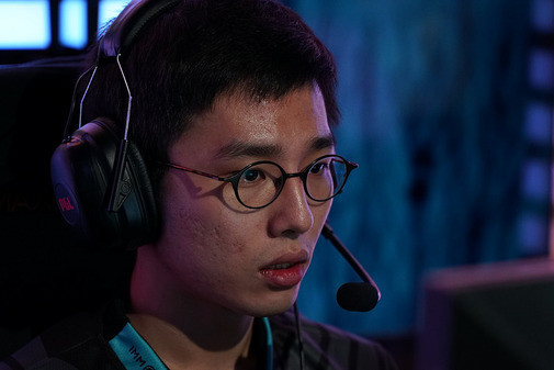 J.Storm plays "leagues above" Flying Penguins to qualify for ESL One Mumbai