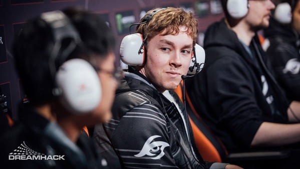 Team Secret beat Infamous in the Lower Bracket merciless