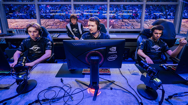 Insane games at TI: Team Secret barely escape elimination