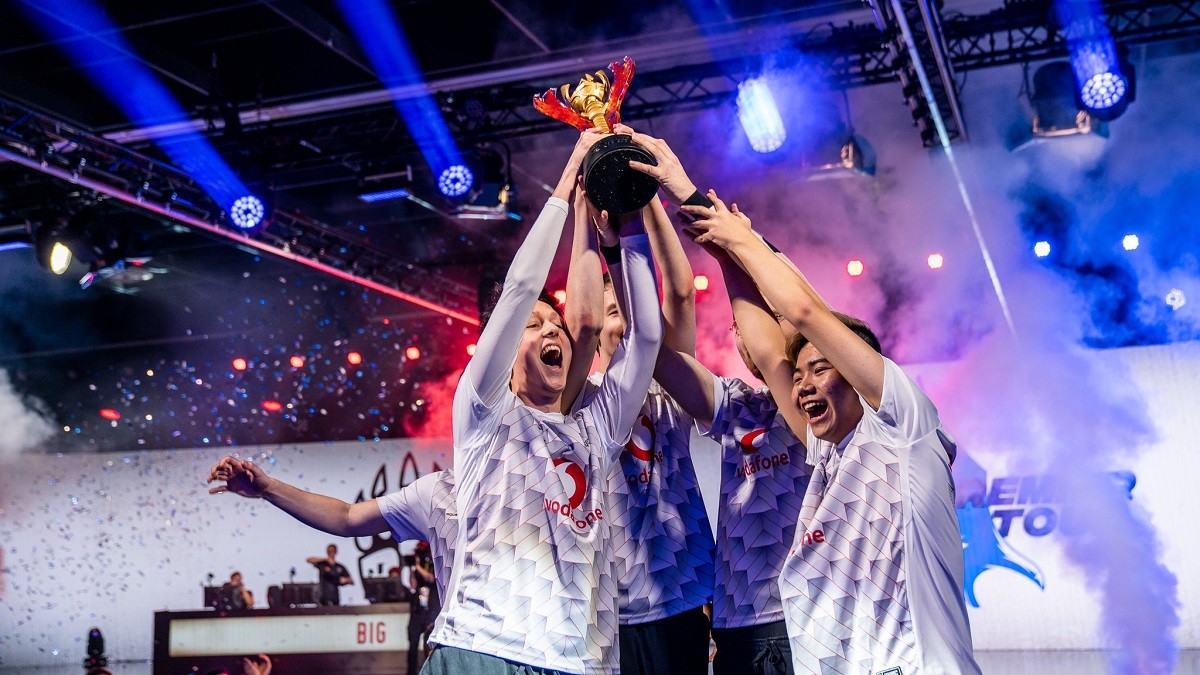 mouz kommt zweimal zurück und gewinnt die Premier Tour
