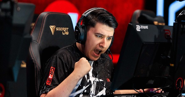 CR4ZY erreicht Legends Stage