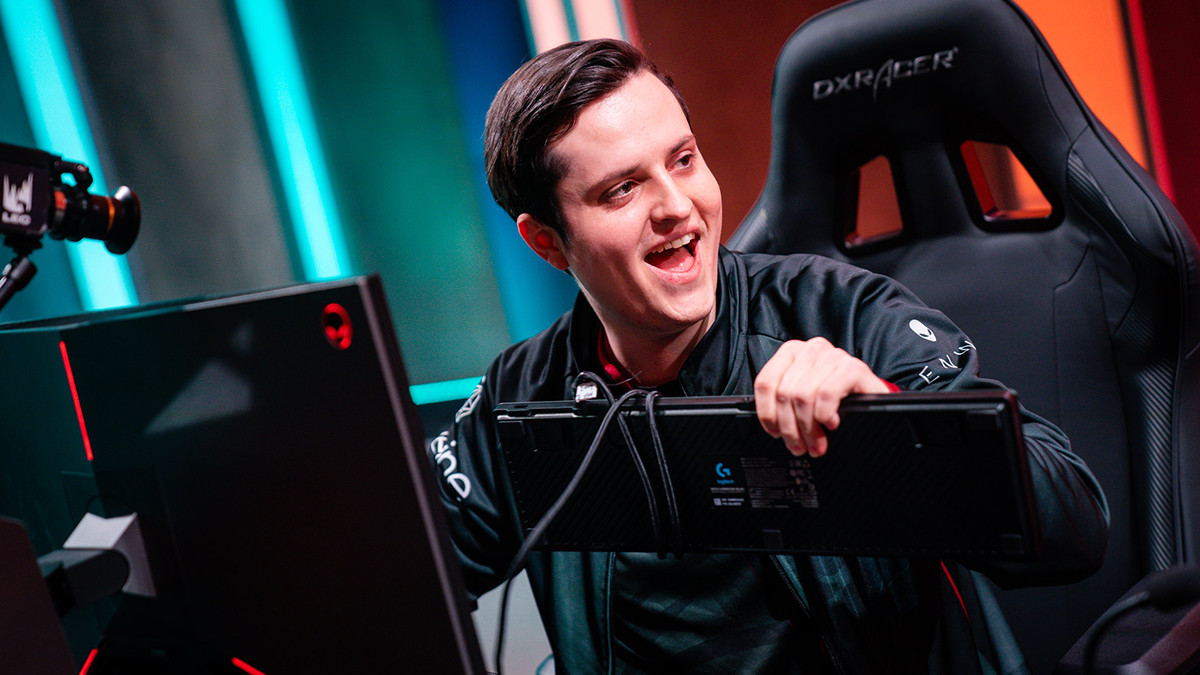sOAZ ist Gast-Analyst beim LPL-Finale
