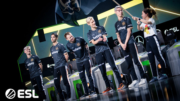 Greek warriors and TI winners: exciting matchups at the Dota Summit