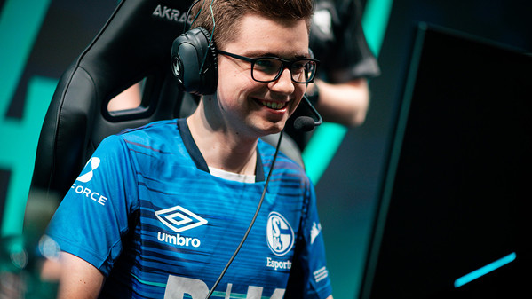 S04E schlägt Titelverteidiger, mouz und GamerLegion desolat