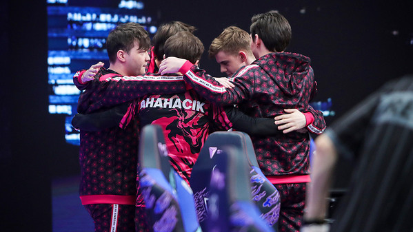 Unicorns of Love deklassieren SuperMassive und komplettieren Gruppenphase