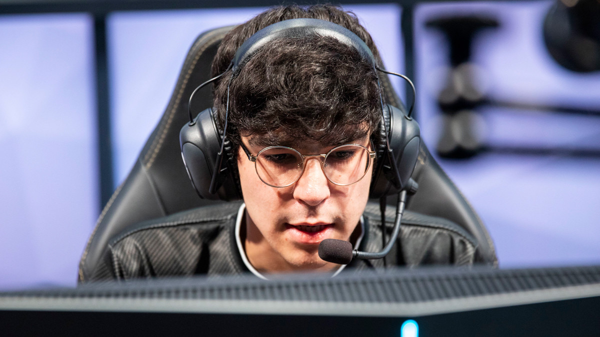 Trotz Platz 8 im Sommer: Dignitas verlängert mit Dardoch