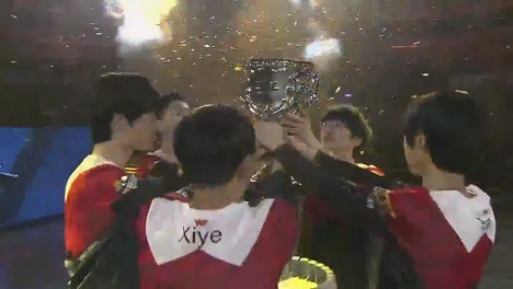 Team WE gewinnt erstmals die LPL