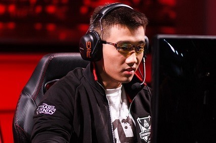 UPDATE: Riot suspendiert Vasilii, Freundin verleugnet auf sie abgezielte Gewalt