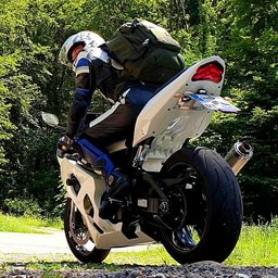 R1GHT